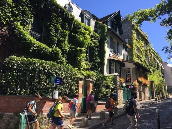 Montmartre segreta a Parigi: itinerario tra artisti, Moulin Rouge e vicoli nascosti