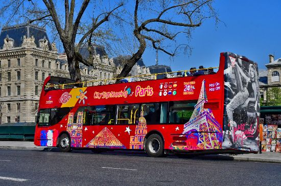 Parigi dall’Alto del Bus Panoramico: Pro e Contro di un Tour Hop‑On Hop‑Off nella Ville Lumière