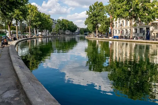 Canal Saint-Martin a Parigi: atmosfera bohémien, aperitivi sull’acqua e serate lente lungo il canale