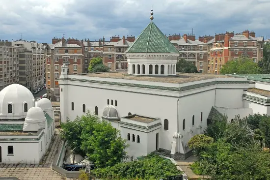 La Grande Moschea di Parigi: architettura moresca e hammam segreto nel cuore del Quartiere Latino